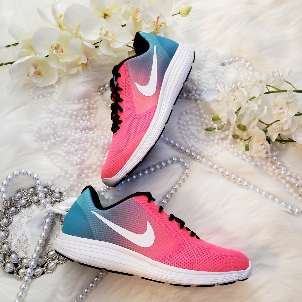 NEW! Nike | Revolution 3 Size 7Y=8.5Women